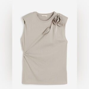 NWT H&M taupe Sleeveless Twist-Ruched Top with Floral Detail - size S